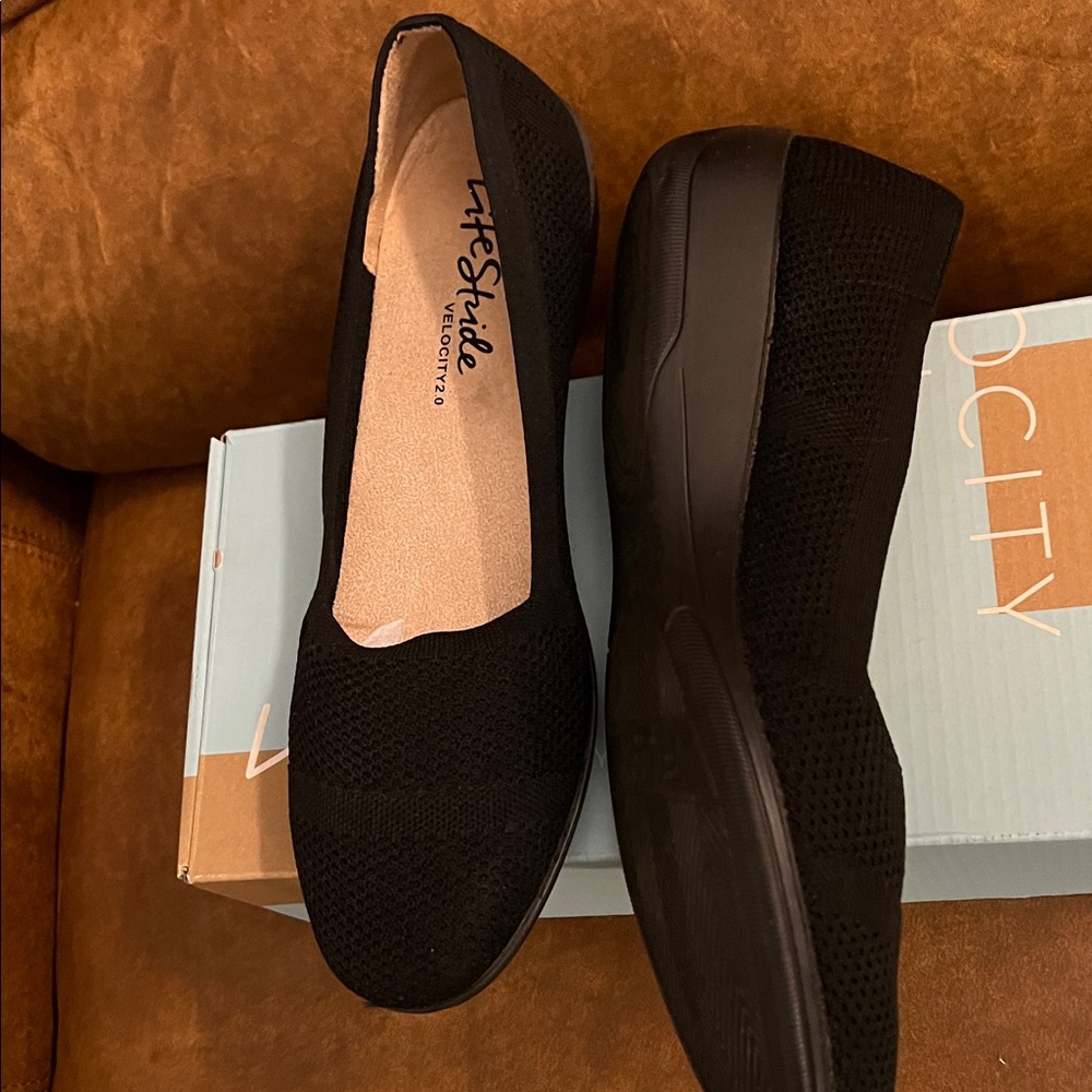 LifeStride Velocity 2.0 Black Flats - Picture 3 of 4